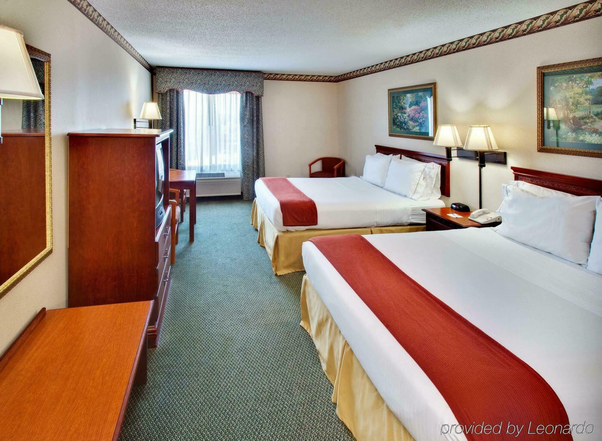 Holiday Inn Express & Suites Clinton, An Ihg Hotel Zimmer foto